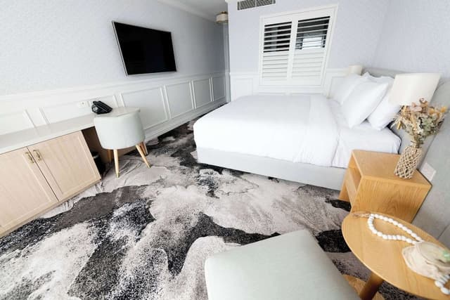 Deluxe Room, 1 King Bed (Water View)