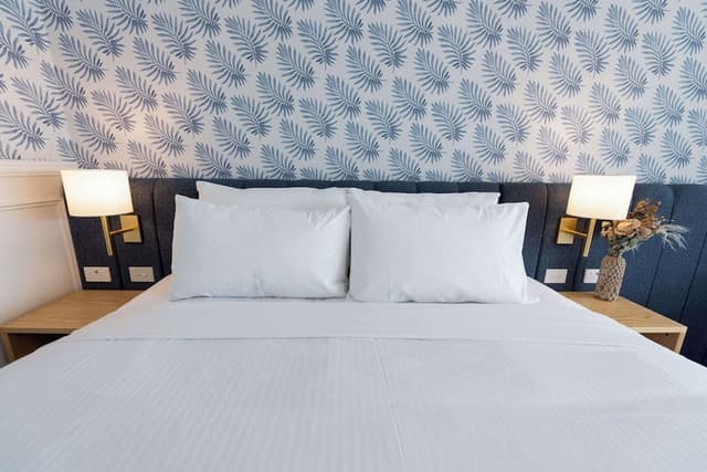 Room, 1 King Bed, Poolside (Water View)
