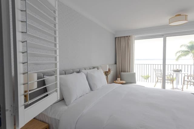 Deluxe Room, 1 King Bed (Water View)