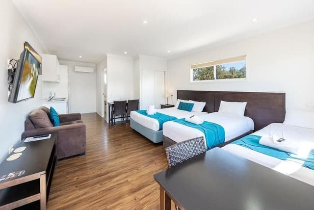 Deluxe Studio, Mobility Accessible, Garden View