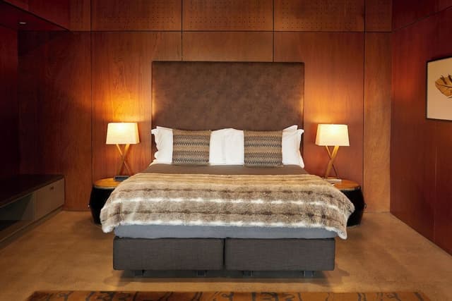 Lodge Suite
