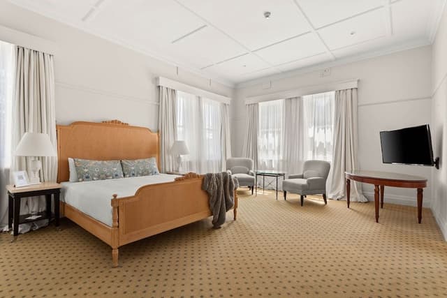 Deluxe Room, 1 King Bed, Garden View