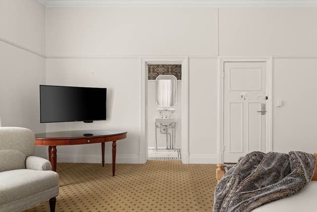 Deluxe Room, 1 King Bed, Garden View