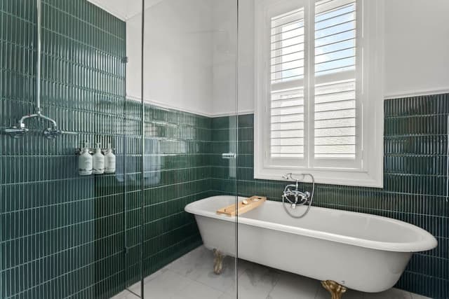 Deluxe Suite, Bathtub