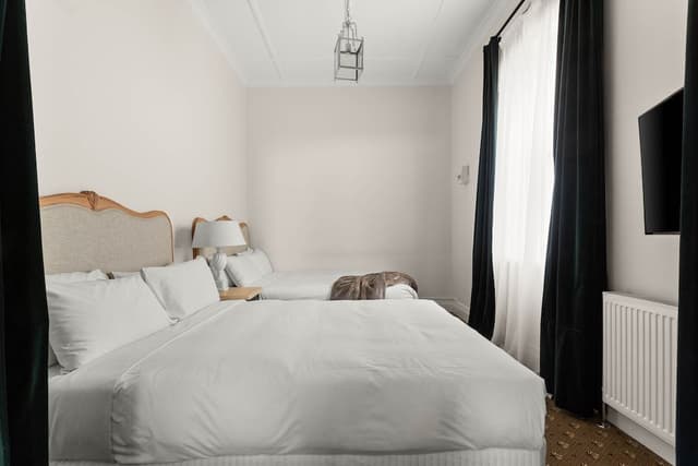 Deluxe Suite, Bathtub