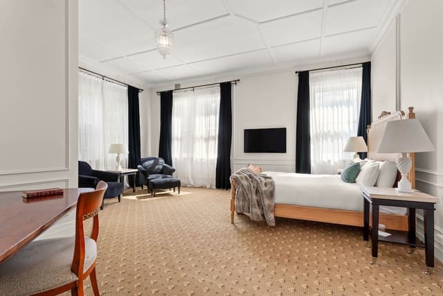 Deluxe Room, 1 King Bed, Garden View