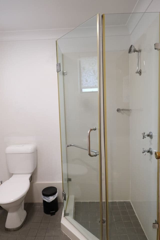 Deluxe Queen with Balcony Upstairs Room - 1 Queen and 1 Single Bed