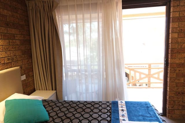 Deluxe Queen with Balcony Upstairs Room - 1 Queen and 1 Single Bed