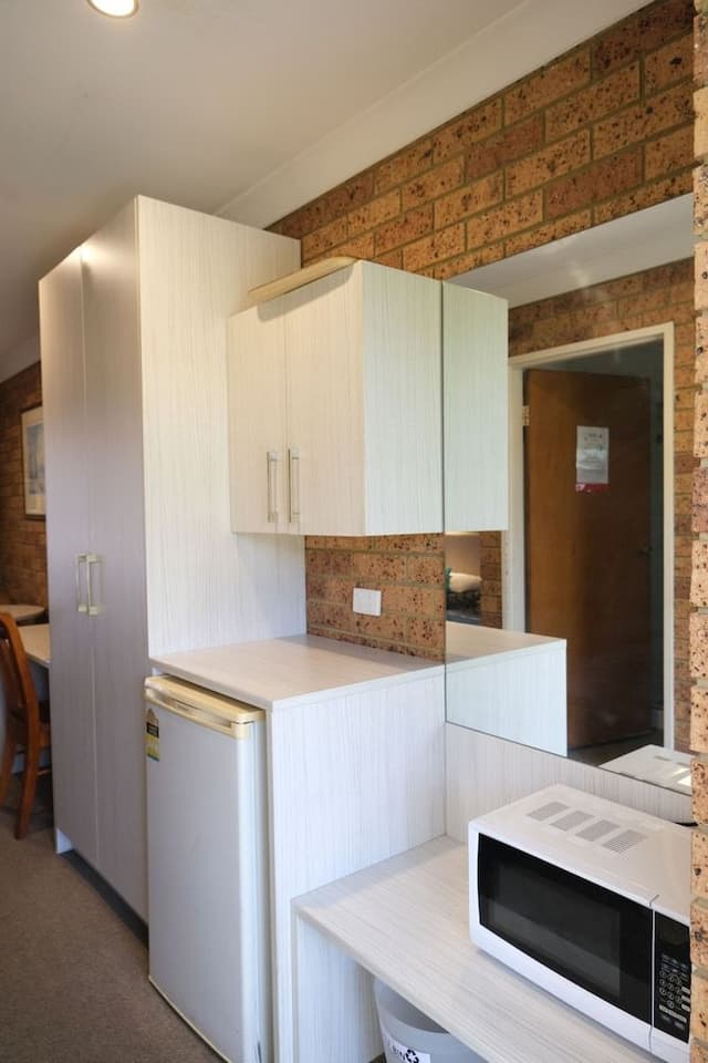 Deluxe Queen with Balcony Upstairs Room - 1 Queen and 1 Single Bed