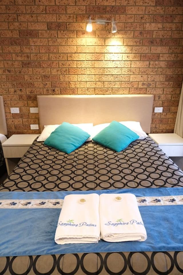 Deluxe Queen with Balcony Upstairs Room - 1 Queen and 1 Single Bed