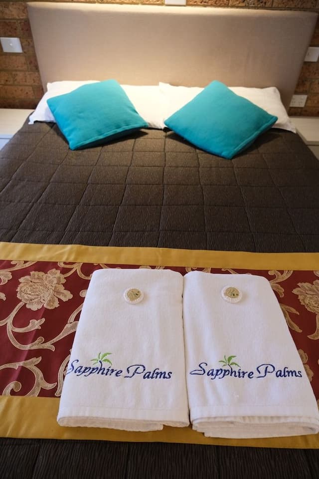 Large Family Room Upstairs Room - 2 Queen Bed and 1 Single Bed