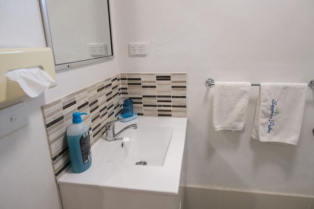 Deluxe Queen with Balcony Upstairs Room - 1 Queen and 1 Single Bed