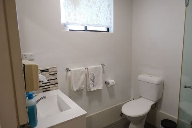 Deluxe Queen with Balcony Upstairs Room - 1 Queen and 1 Single Bed