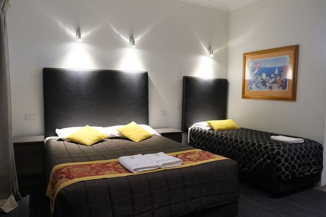 Deluxe Family Room Ground Floor - 2 Queen and 1 Single Bed