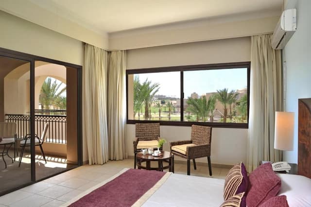 Two-Bedroom Suite, Queen or Twin Bed– Garden view-