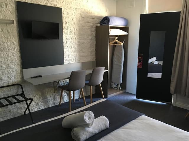 Double Room, 1 Queen Bed
