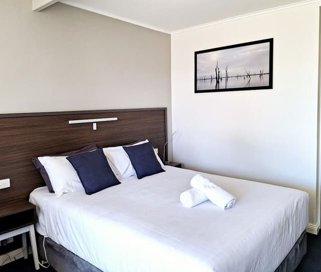 Double Room, 1 Queen Bed