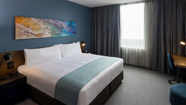 Standard Room Accessible, 1 King Bed