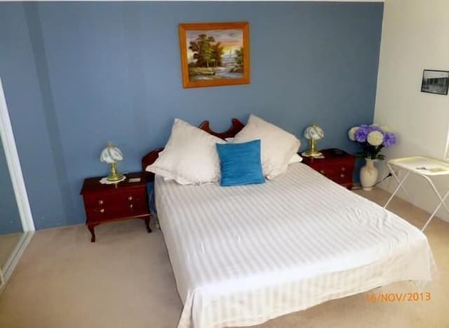 Renee Room 1 - Queen