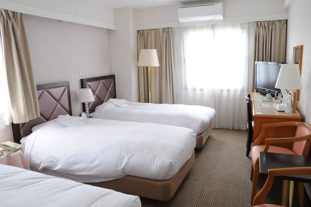 Triple Room, Smoking