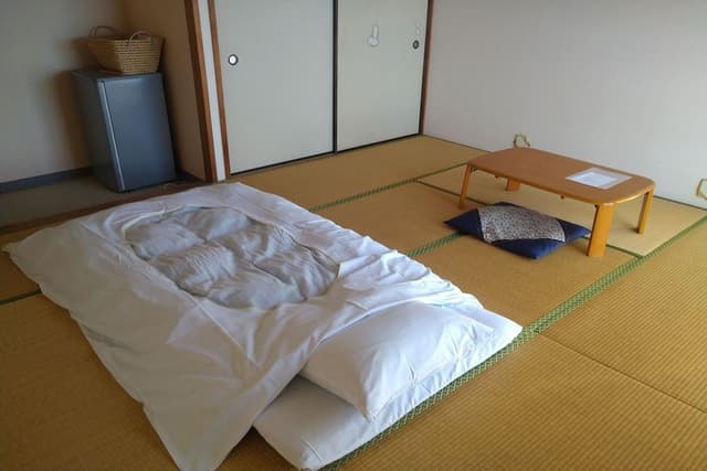 Japanese Room With Shared Washroom- Quadruple Smoking