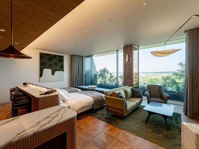 Superior Room, Non Smoking (Retreat Suite King)