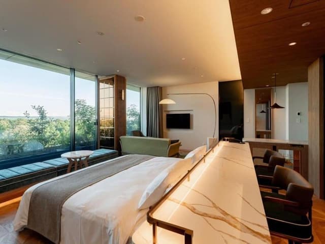 Superior Room, Non Smoking (Retreat Suite King)