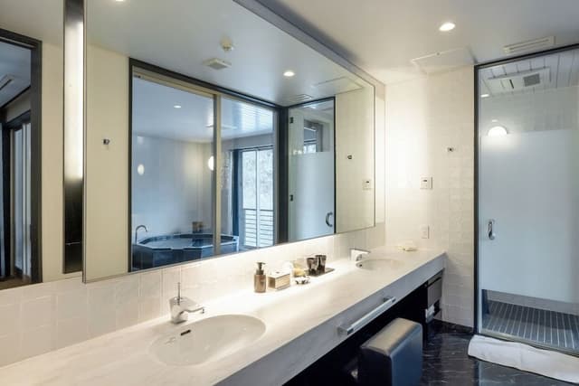 Suite with Mist Sauna, Large Double