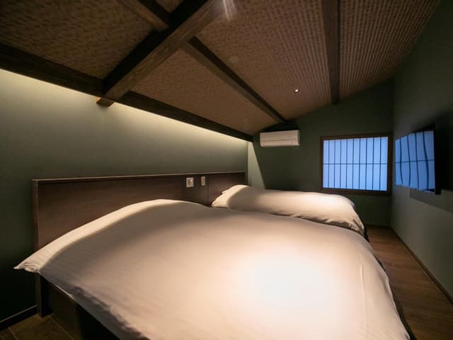 Maisonette with 4 Single Beds and Private Stone Bath - Non-Smoking