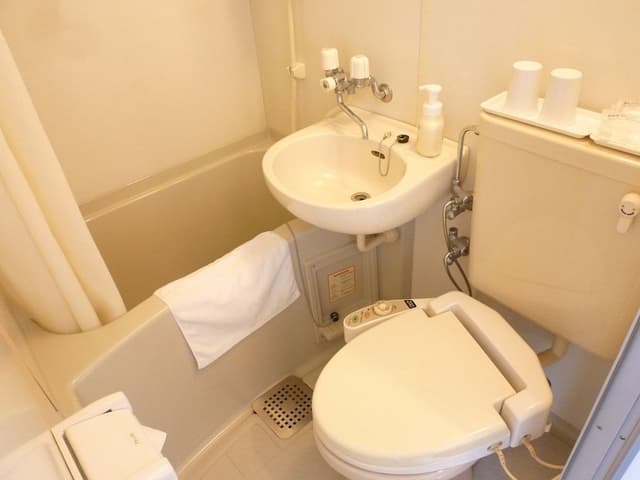 Double Room, Smoking