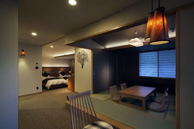 Japanese Western Style Room with Shared Bathroom