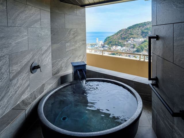Private Bathroom included Forth Room with Ocean view (3-4 Guests)