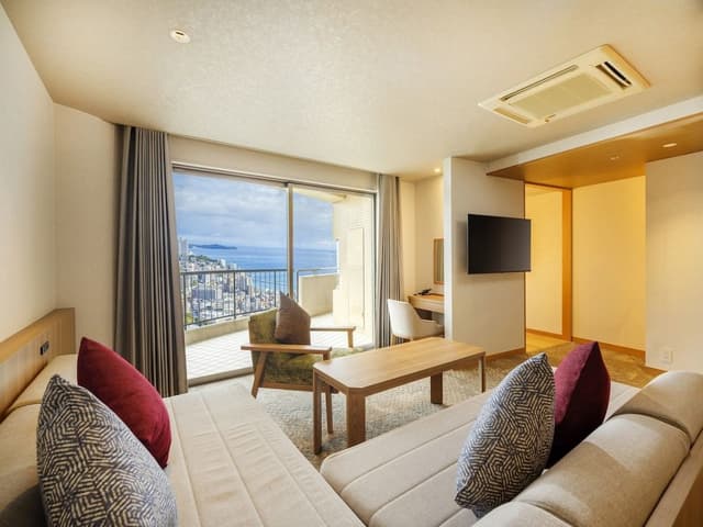 Deluxe Room with Ocean View (3-4 Guests)Accessible