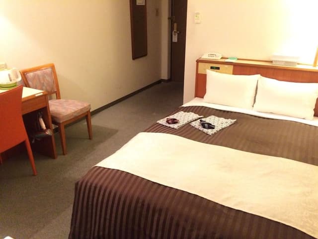 Double Room, Smoking