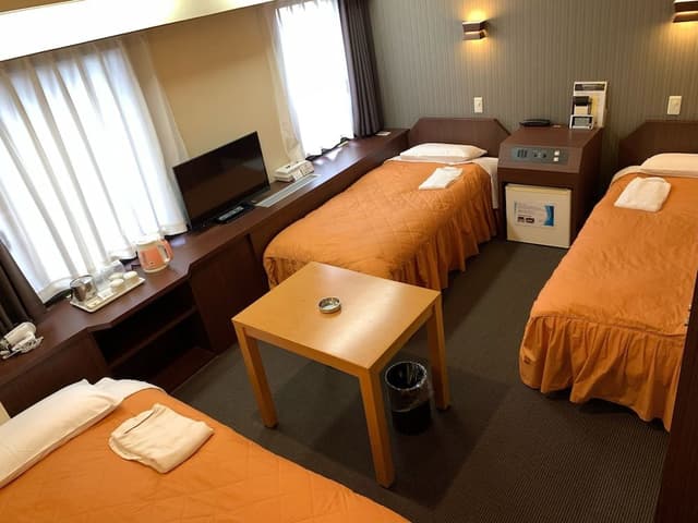Twin Room, Smoking TA12