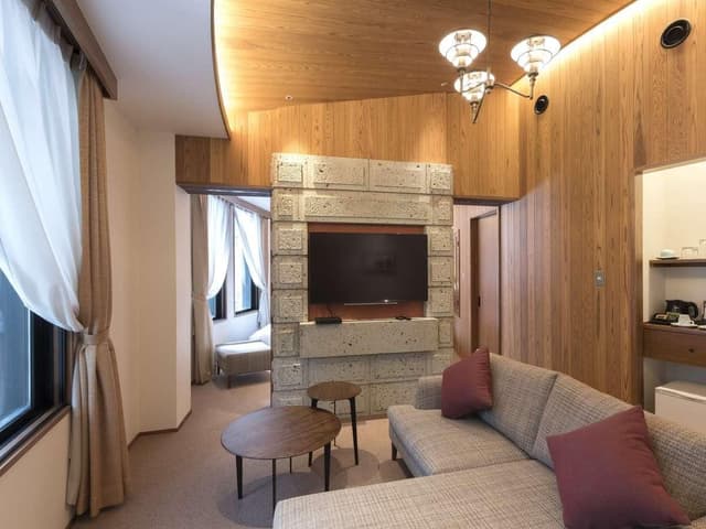 Top Floor Luxury Suite