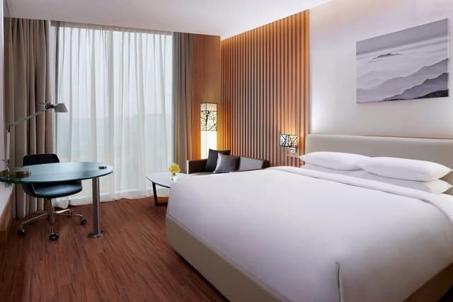 Room, 1 King Bed, Non Smoking, Park View