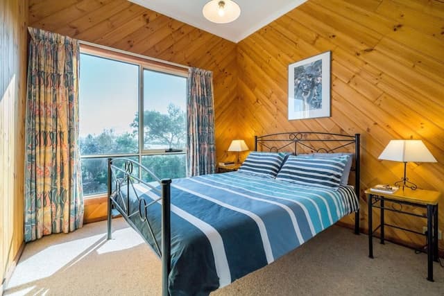 Deluxe 4 Bedroom House with Tri-Bunk Bed and Beach Views