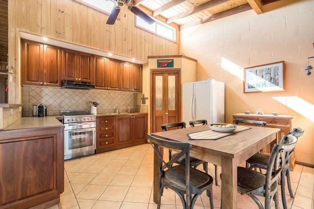 Deluxe 4 Bedroom House with Tri-Bunk Bed and Beach Views