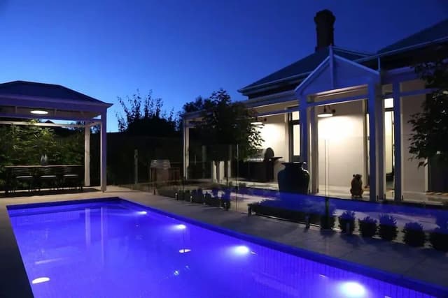 Luxury Apartment, 1 Bedroom, Fireplace, Poolside