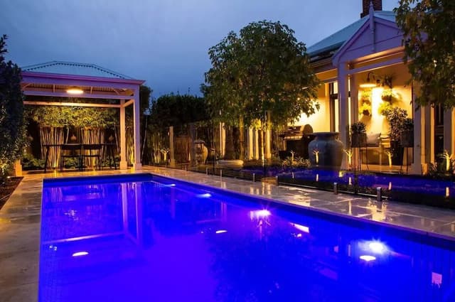 Luxury Apartment, 1 Bedroom, Fireplace, Poolside