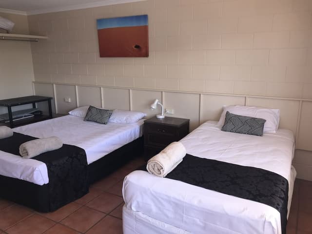 1 Queen Bed and 1 Single Bed with Kitchenette