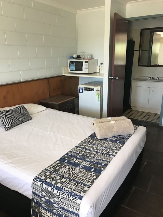 1 Queen Bed Room with Ensuite
