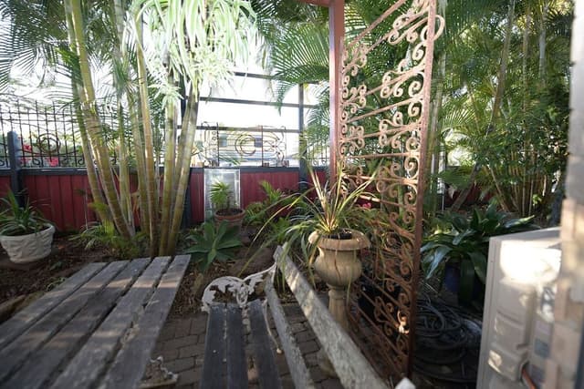 3 Bedrooms, Courtyard View Apartment