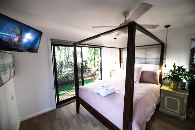 3 Bedrooms, Courtyard View Apartment