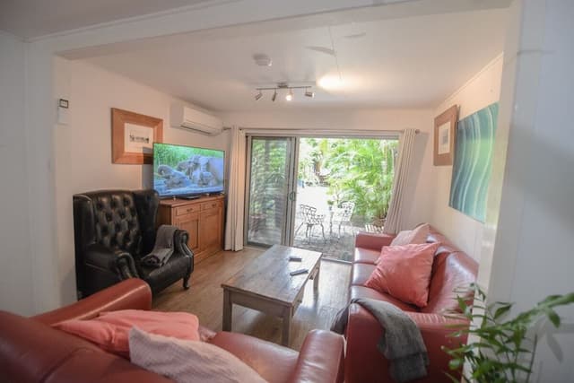 2 Bedrooms, Garden View Apartment