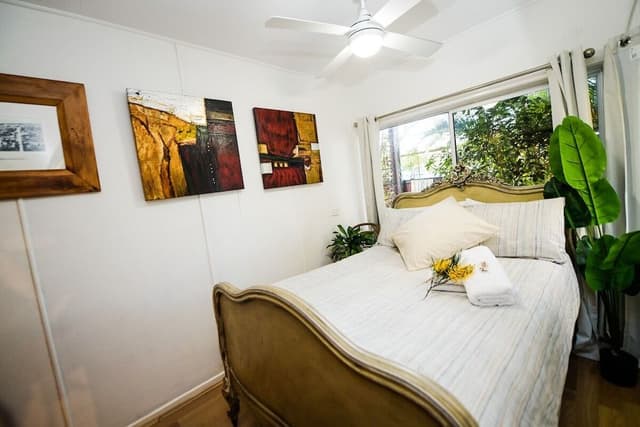 3 Bedrooms, Courtyard View Apartment