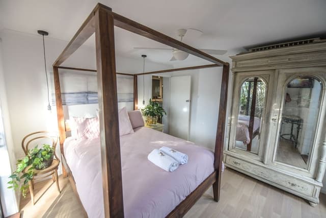 3 Bedrooms, Courtyard View Apartment