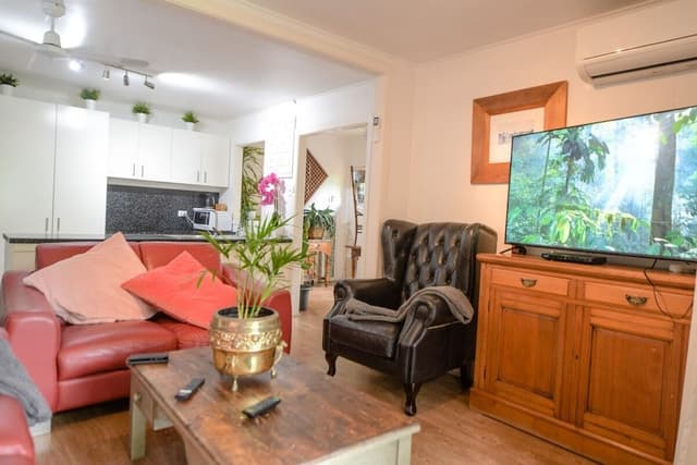 2 Bedrooms, Garden View Apartment