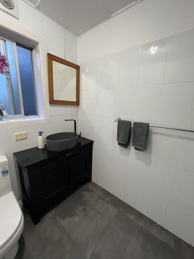 3 Bedrooms, Courtyard View Apartment